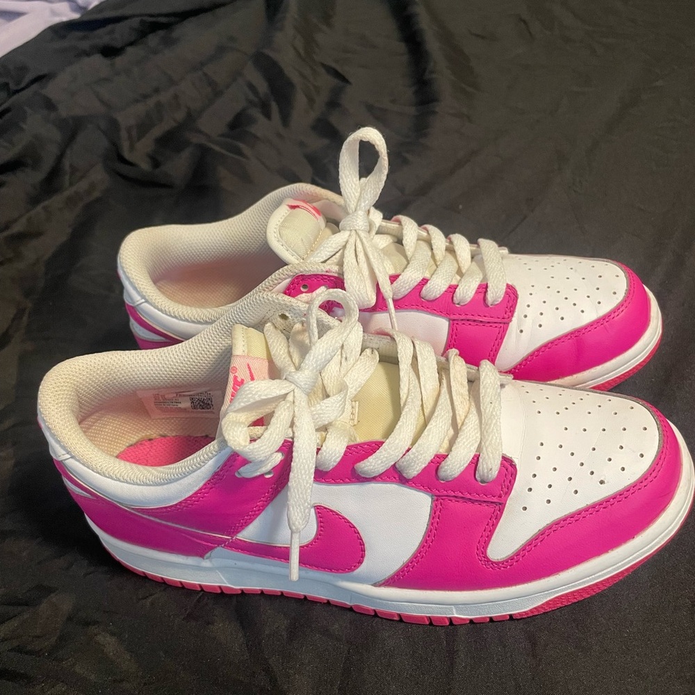 Nike dunks Pink and White Sneakers